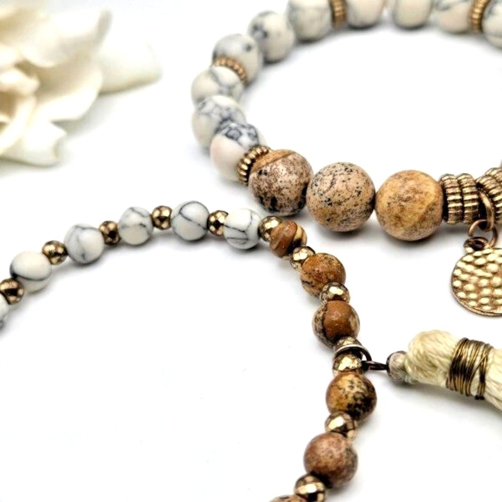 Set of 2 Handmade Howlite and Jasper Beaded Stretch Bracelets Goldtone Accents‎
